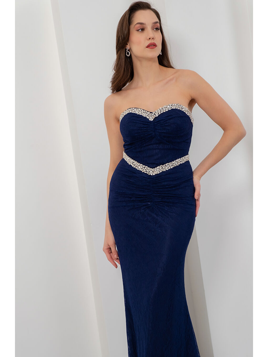 Kadın Lacivert Straplez Yaka Dantel Detay Taşlı Uzun Abiye Elbise-3
