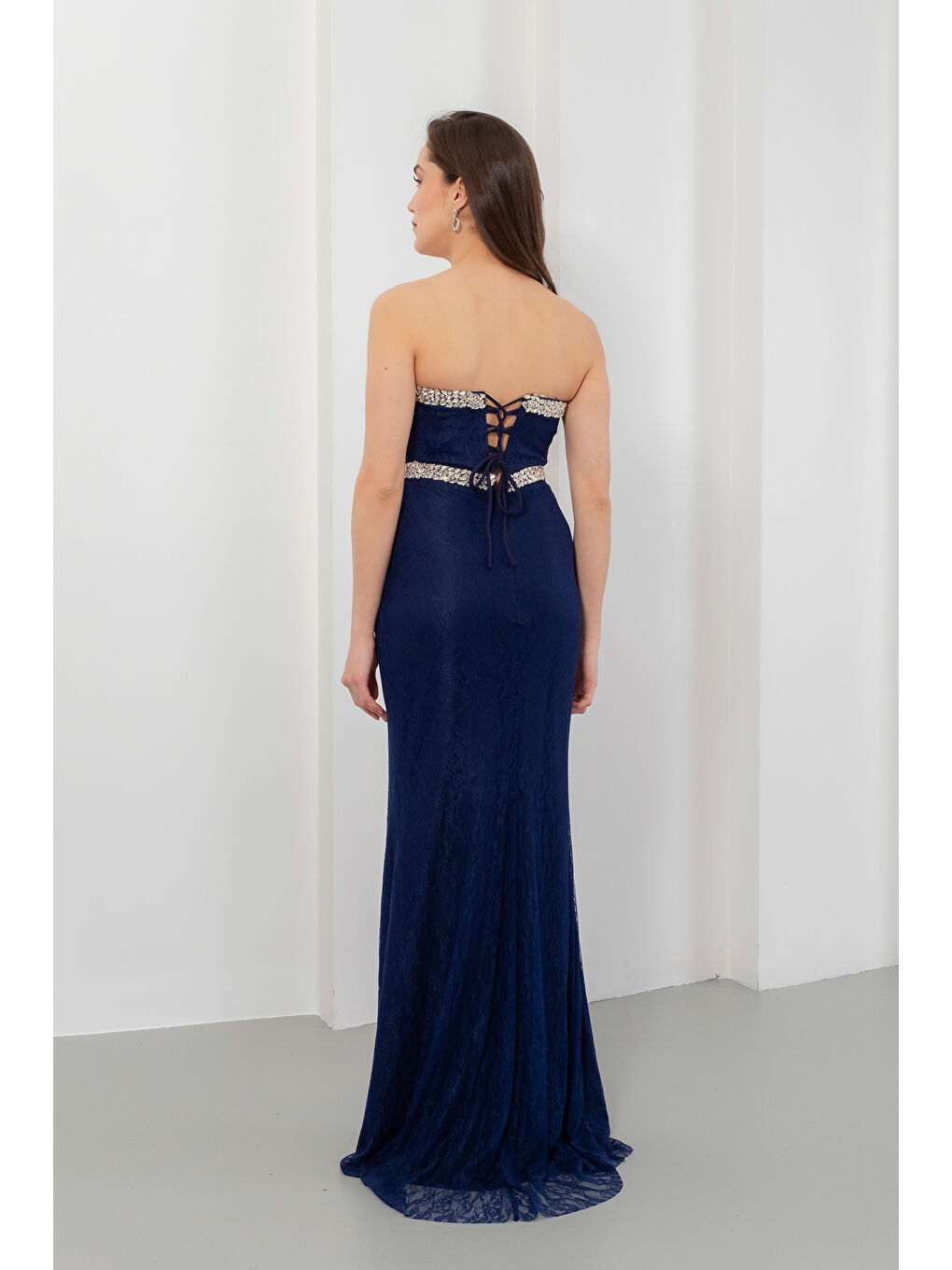 Kadın Lacivert Straplez Yaka Dantel Detay Taşlı Uzun Abiye Elbise-5