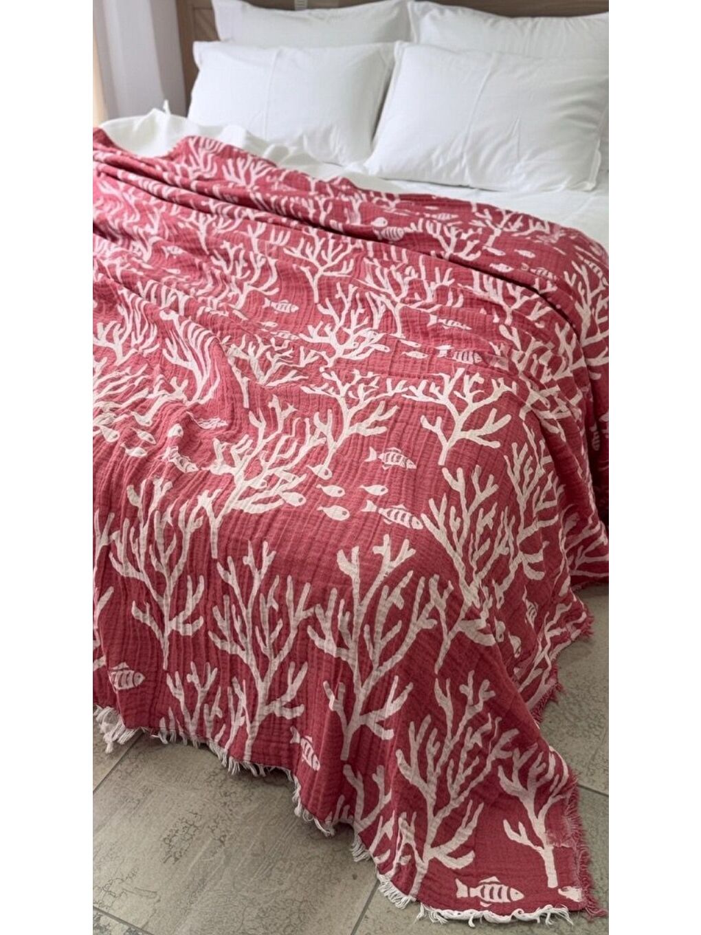 Kırmızı Mercan Desen 4 Katlı Müslin Pike Yatak Örtüsü Battal Boy 240x260 cm-1