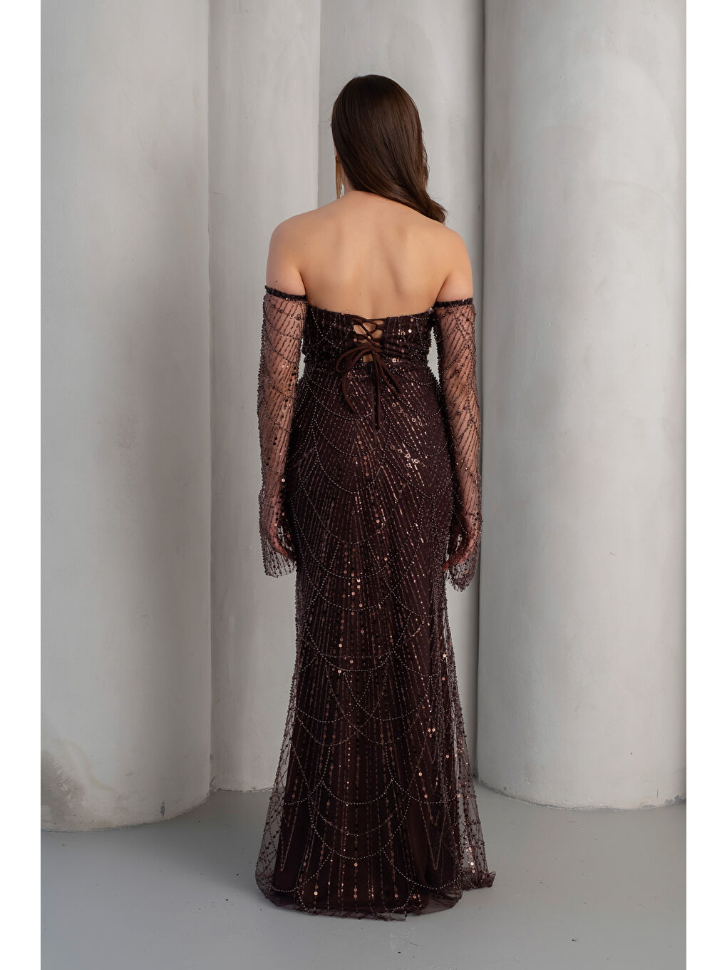 Kadın Kahverengi Straplez Yaka Boncuklu Uzun Abiye Elbise-5