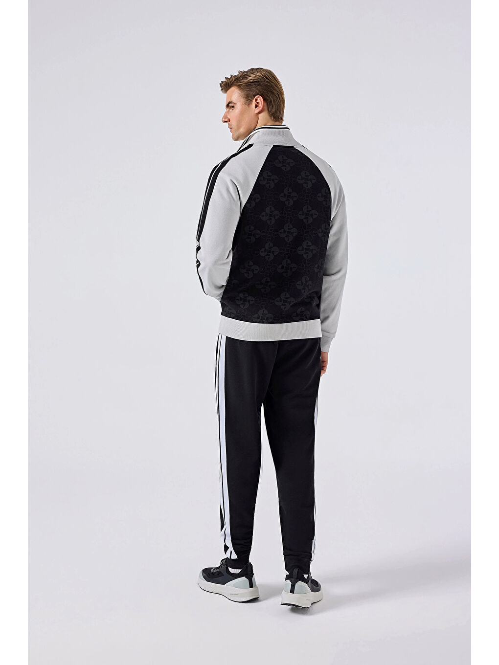 Siyah Pamuklu Kontrast Şeritli Normal Bel Lastikli Paça Eşofman Altı 5SM4363-BK-5