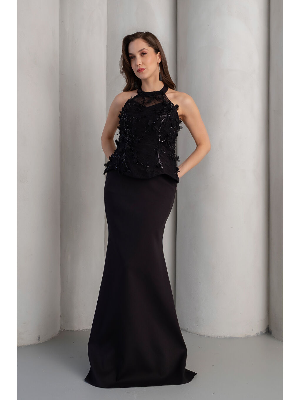 Kadın Siyah Halter Yaka Çiçekli Uzun Balık Abiye Elbise-1