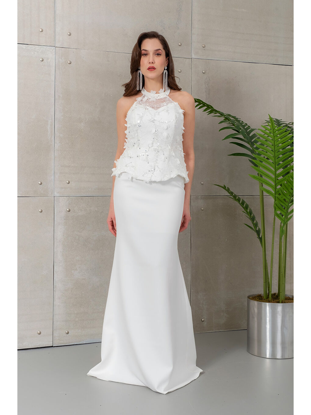 Kadın Beyaz Halter Yaka Çiçekli Uzun Balık Abiye Elbise-1