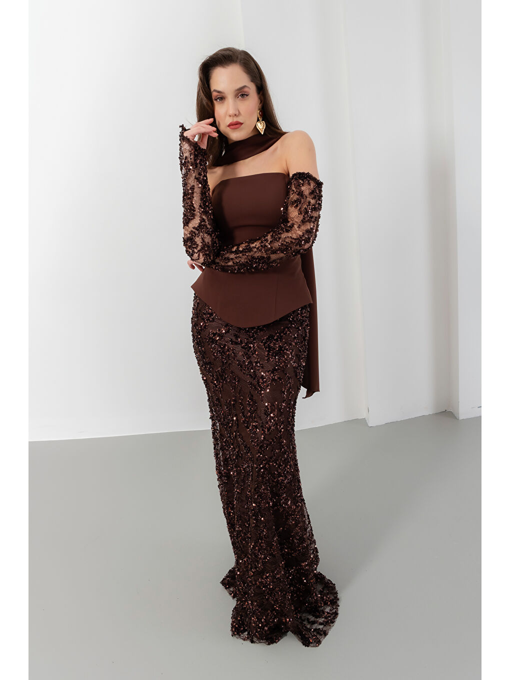 Kadın Kahverengi Şal Yaka Payetli Uzun Abiye Elbise-1