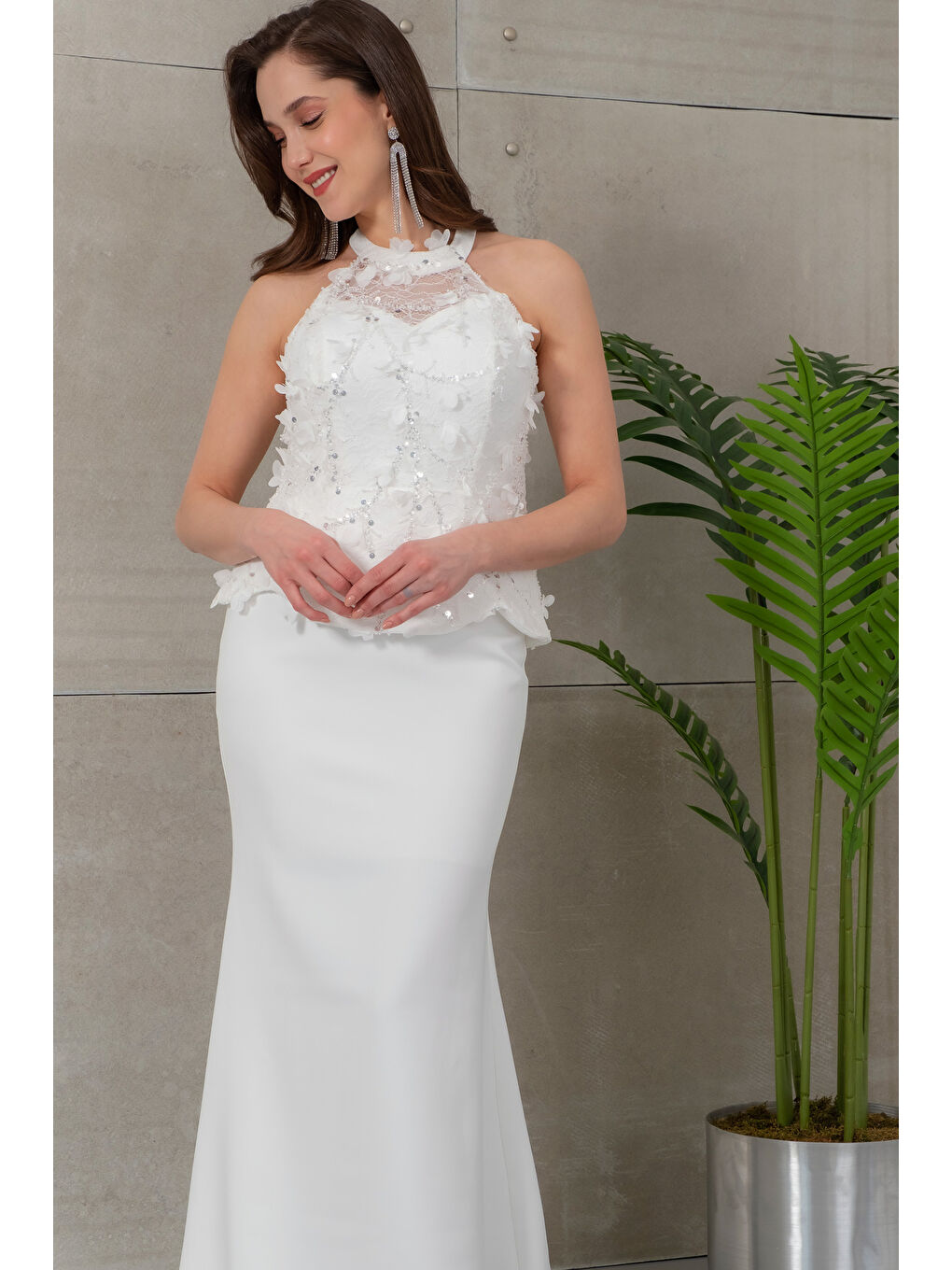 Kadın Beyaz Halter Yaka Çiçekli Uzun Balık Abiye Elbise-2