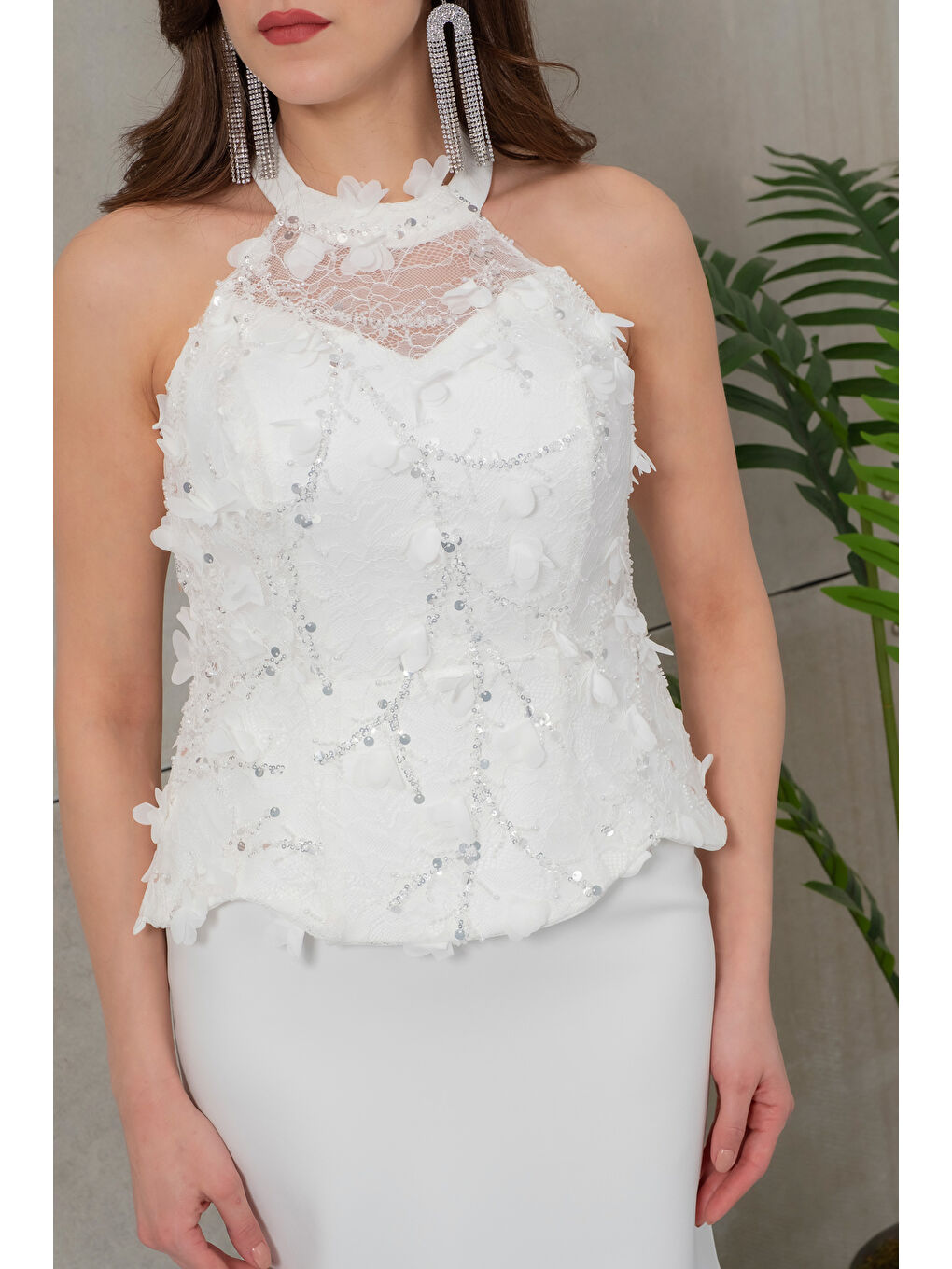 Kadın Beyaz Halter Yaka Çiçekli Uzun Balık Abiye Elbise-3