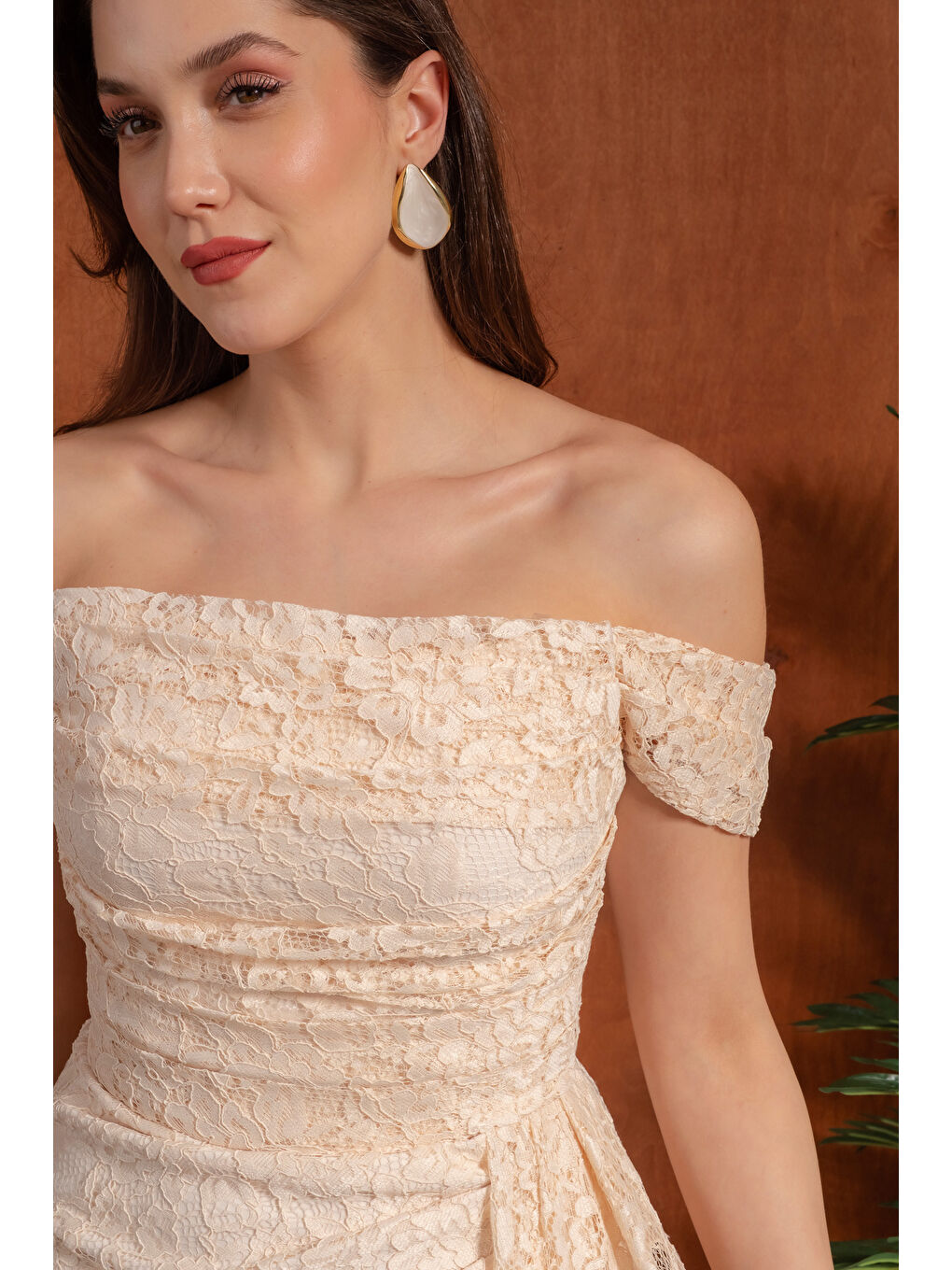 Kadın Bej Kayık Yaka Dantelli Midi Abiye Elbise-3