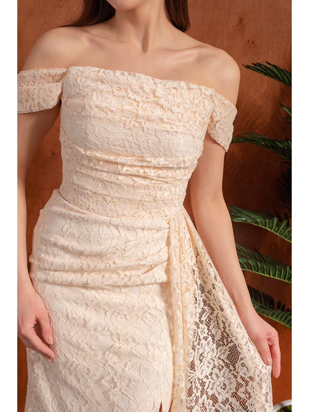 Kadın Bej Kayık Yaka Dantelli Midi Abiye Elbise-4