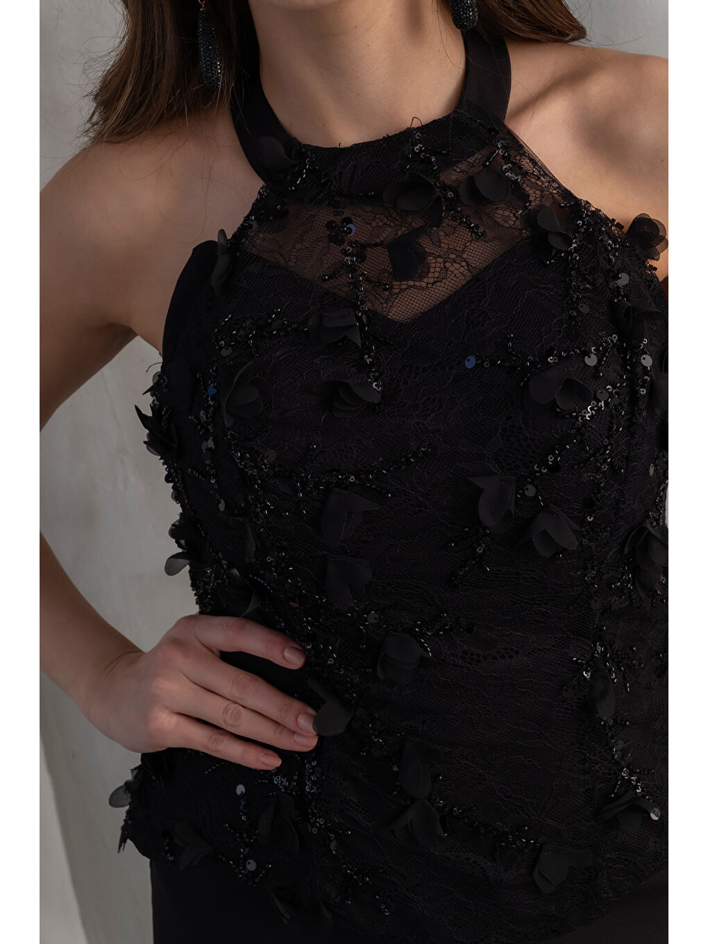 Kadın Siyah Halter Yaka Çiçekli Uzun Balık Abiye Elbise-4