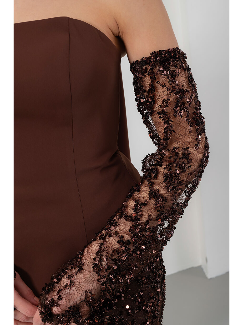 Kadın Kahverengi Şal Yaka Payetli Uzun Abiye Elbise-4