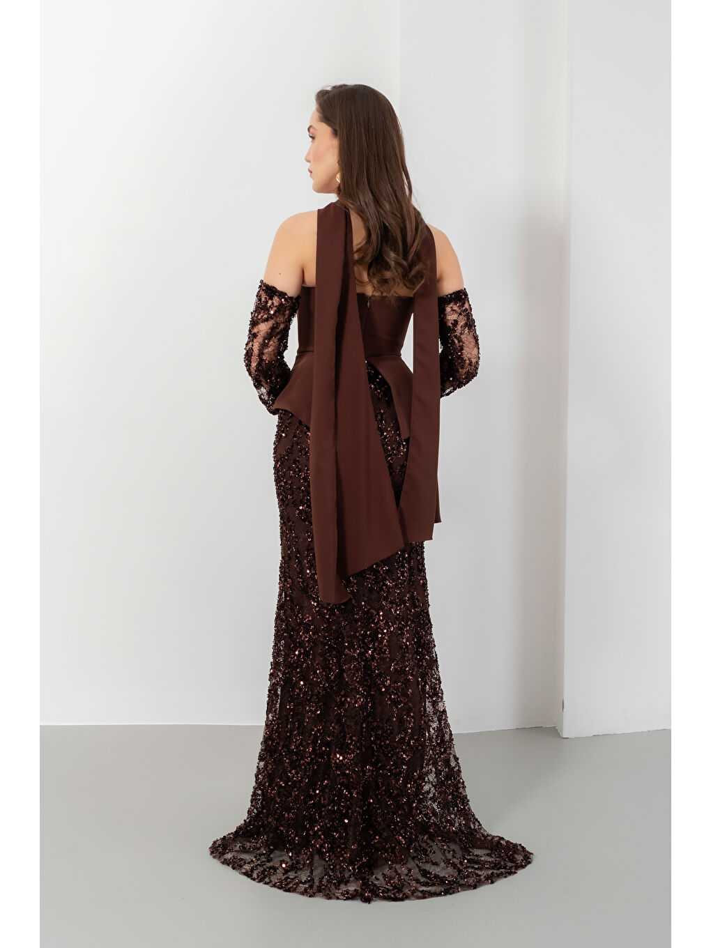 Kadın Kahverengi Şal Yaka Payetli Uzun Abiye Elbise-5