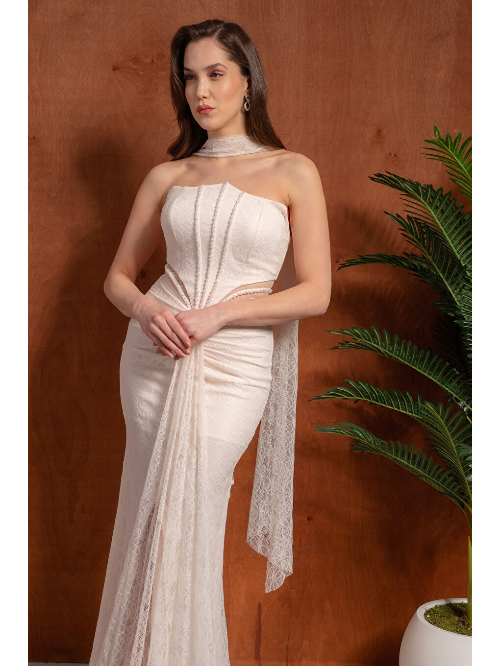 Pembe Kadın Pudra Straplez Yırtmaçlı Dantel Detay Uzun Abiye Elbise-2