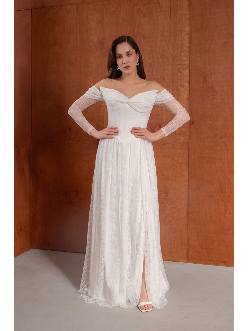 Kadın Beyaz Kayık Yaka Dantel Detay Uzun Abiye Elbise-1
