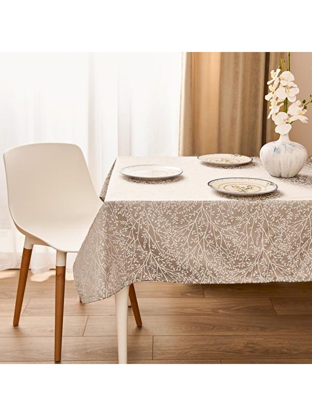 Soft Çiçekli Masa Örtüsü - Bej - 140x140 cm