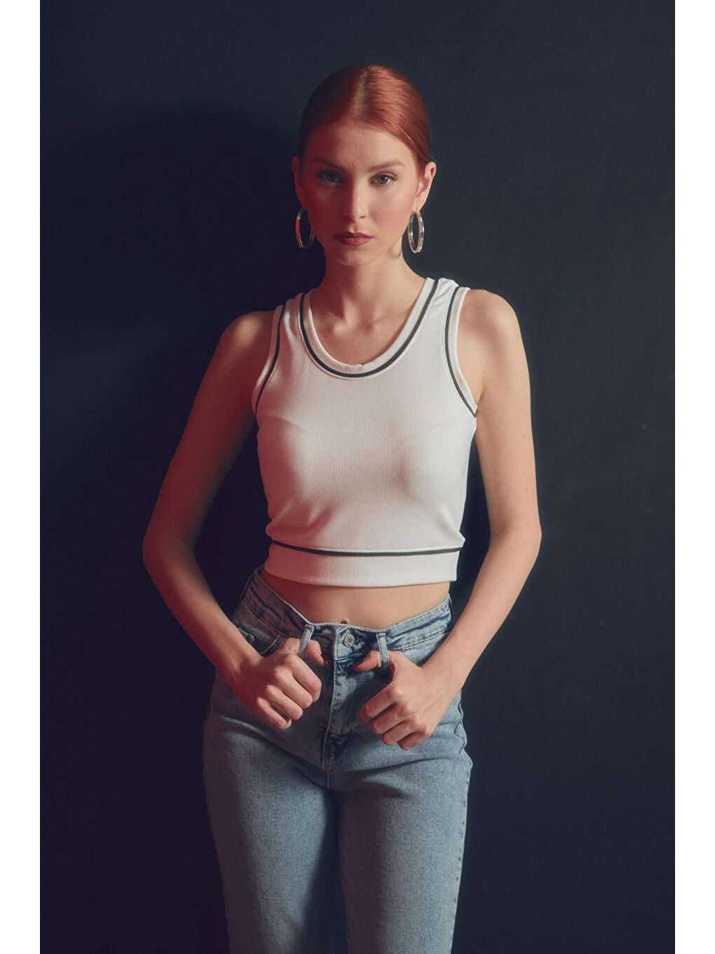 Beyaz Fitilli Altı Lastikli Crop Body