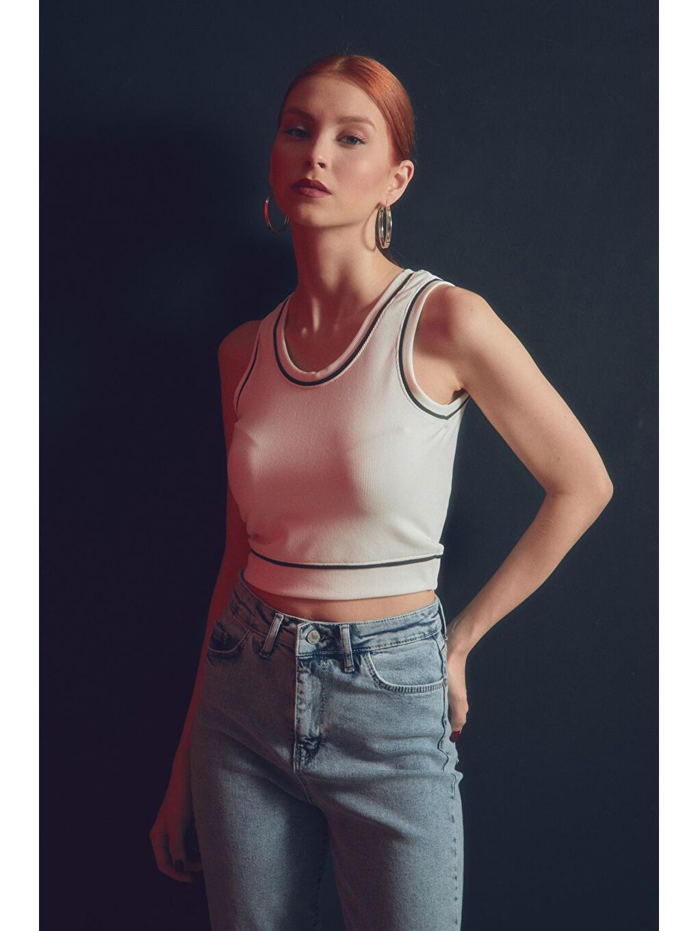 Beyaz Fitilli Altı Lastikli Crop Body-2