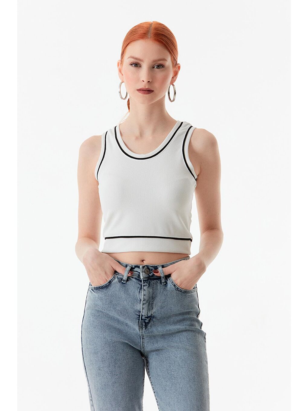 Beyaz Fitilli Altı Lastikli Crop Body-3