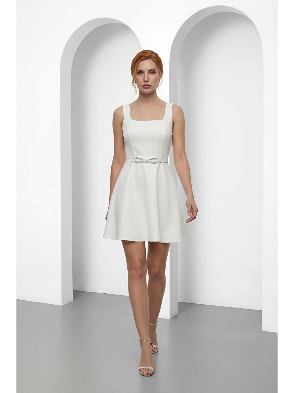 Kadın Beyaz Kare Yaka Kemerli Mini Mezuniyet Abiye Elbise