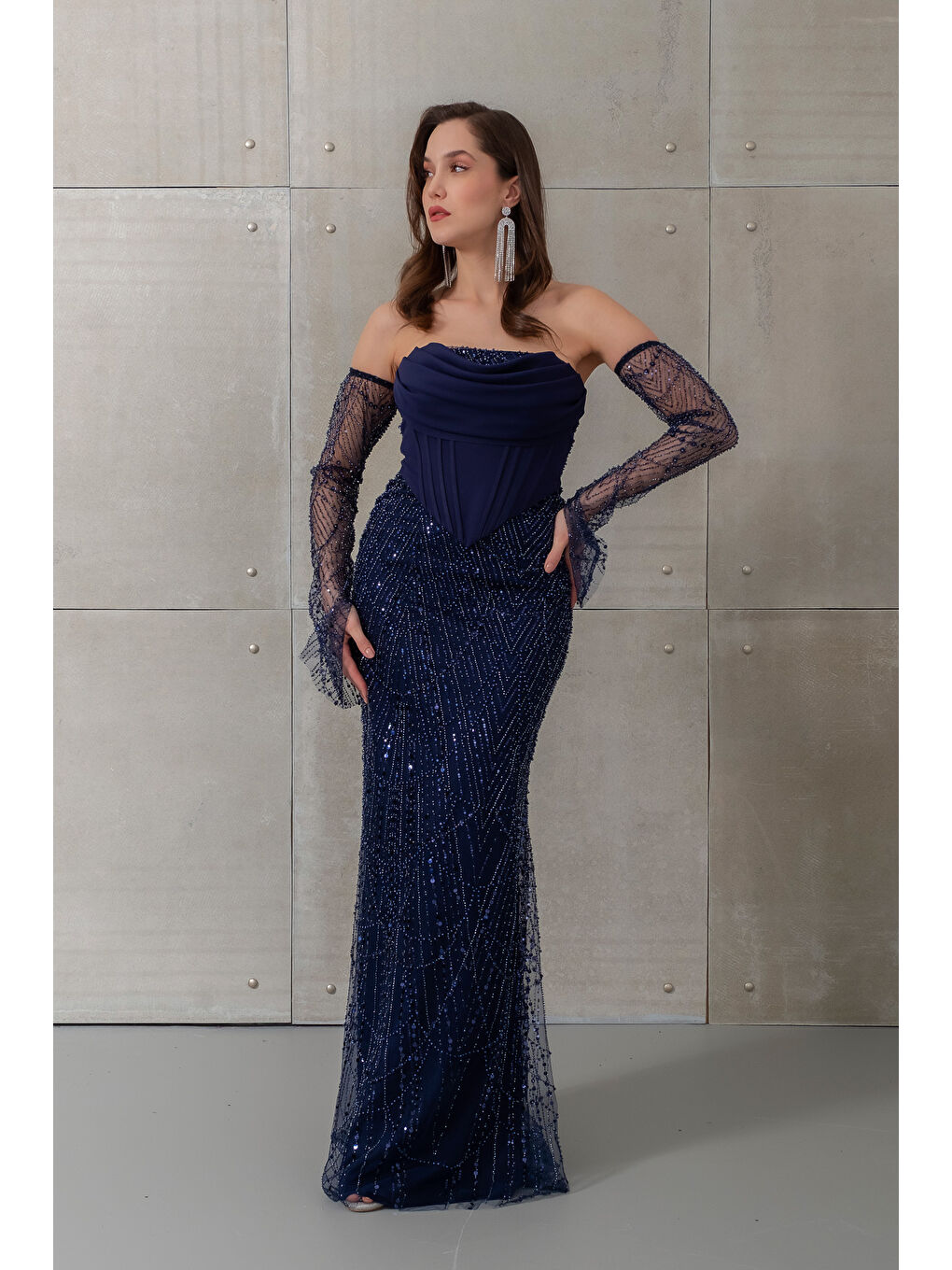 Kadın Lacivert Straplez Yaka Boncuklu Uzun Abiye Elbise