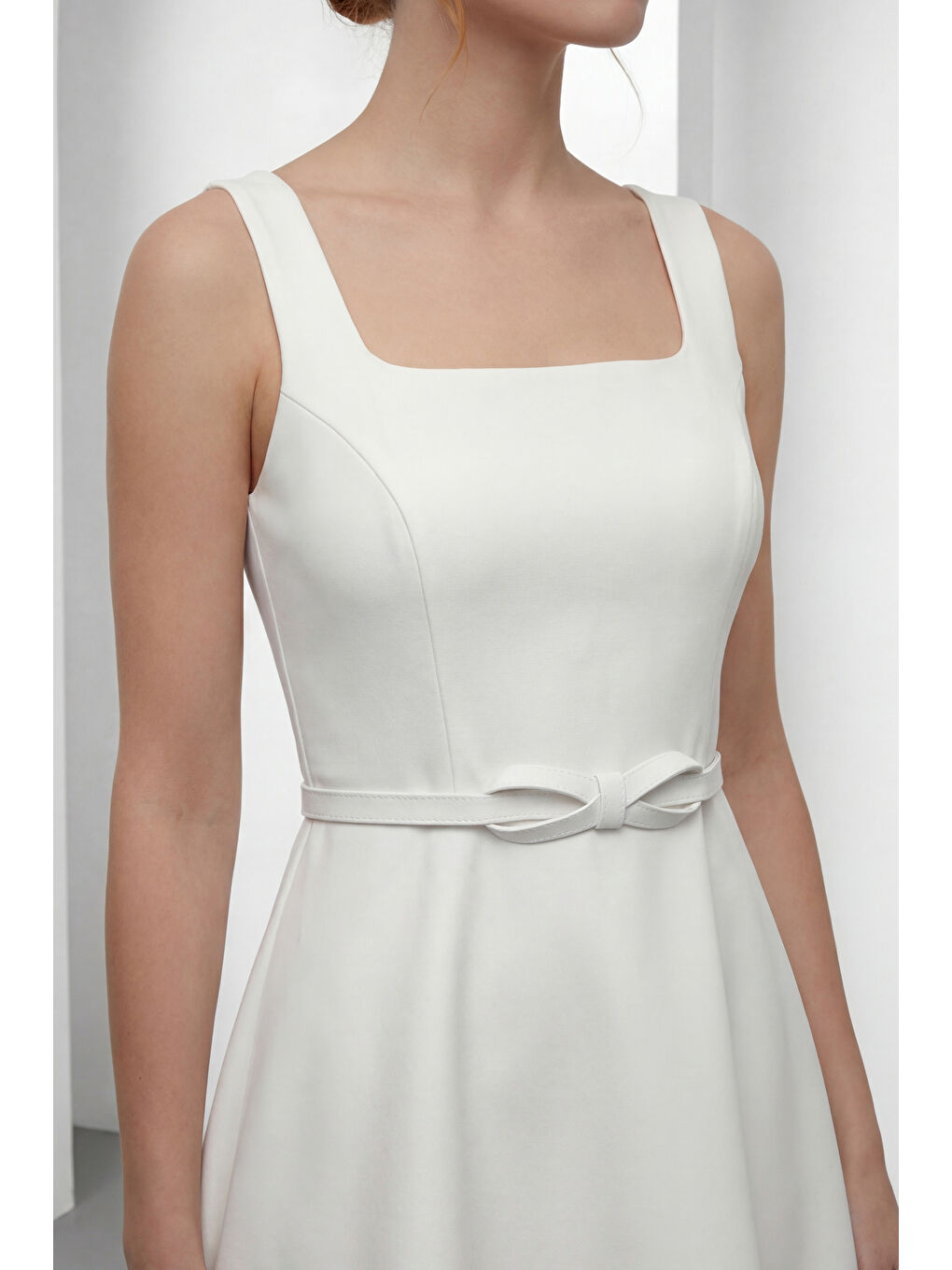 Kadın Beyaz Kare Yaka Kemerli Mini Mezuniyet Abiye Elbise-3