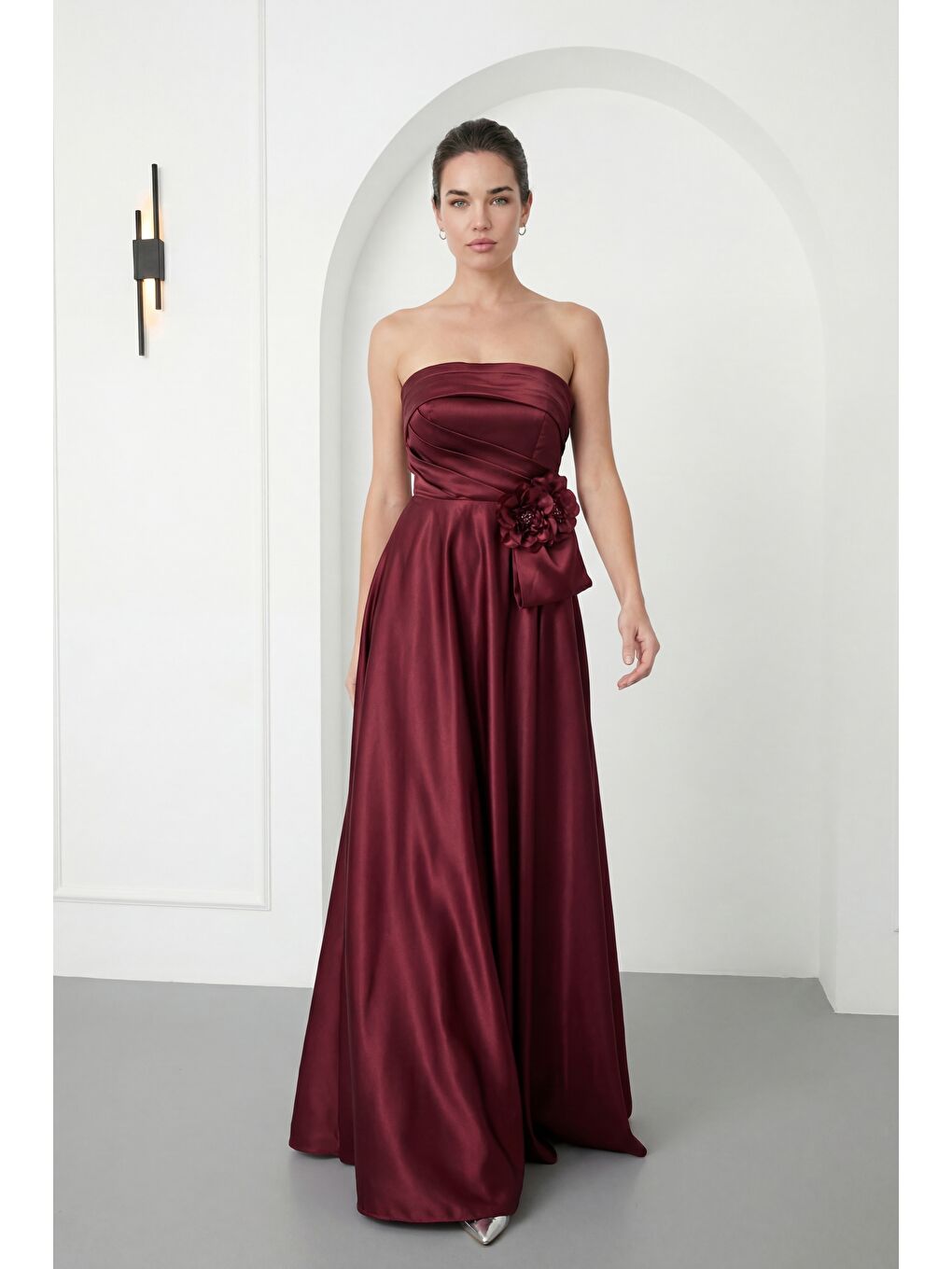 Kadın Bordo Straplez Yaka Çiçek Detaylı Uzun Söz Nişan Nikah Abiye