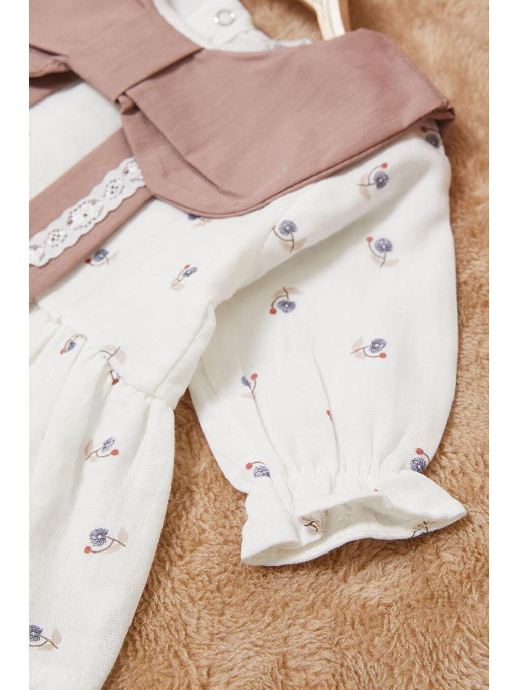 Kahverengi Kurdele Yakalı Desenli Kız Bebek Yenidoğan 3'lü Takım 17627-1