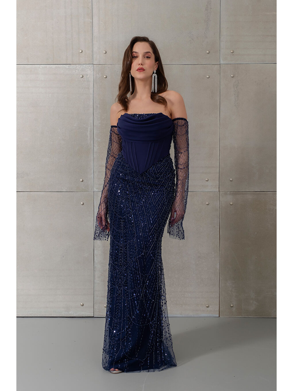 Kadın Lacivert Straplez Yaka Boncuklu Uzun Abiye Elbise-1