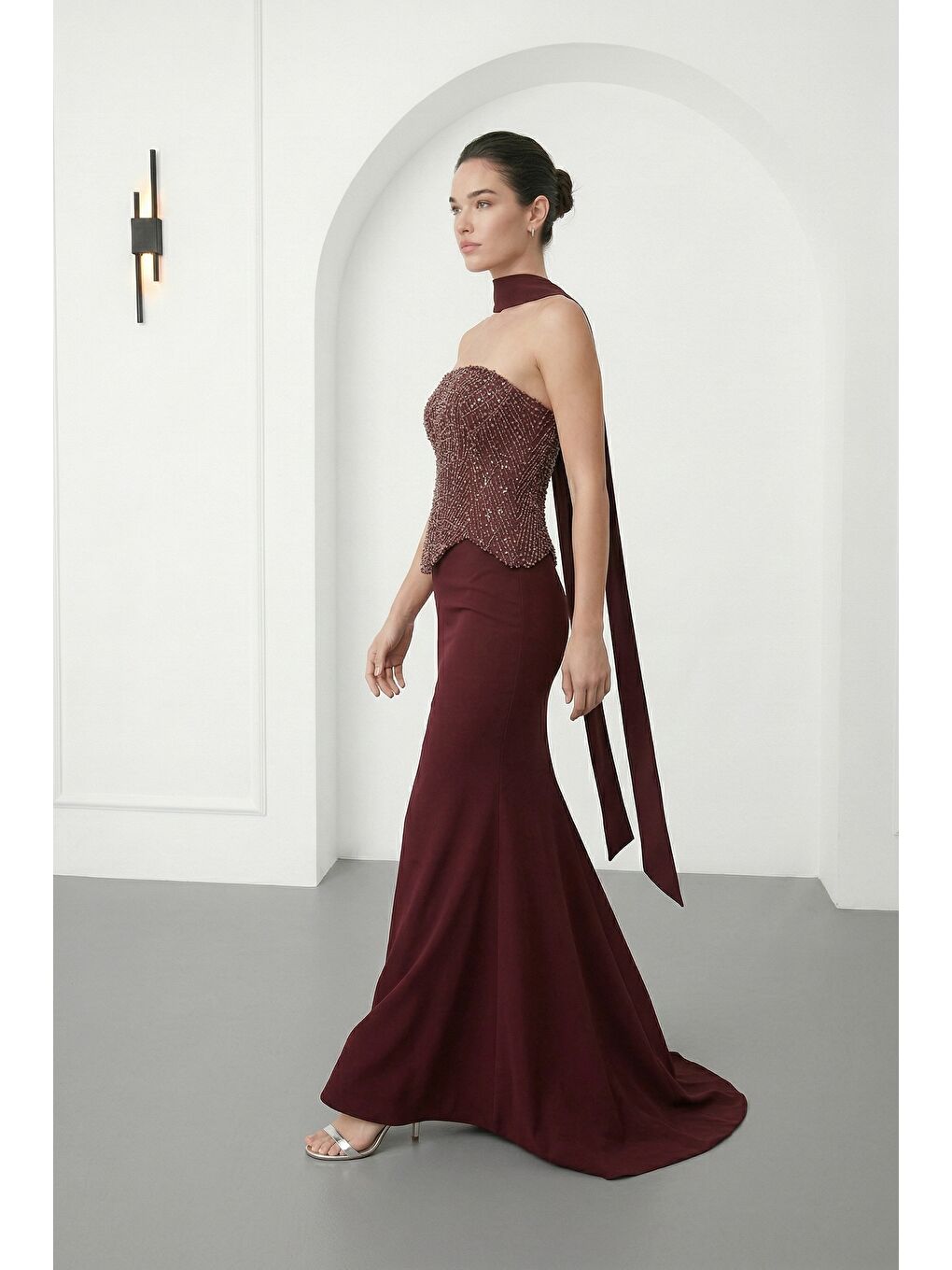 Kadın Bordo Dar Kalıp Straplez Taşlı Uzun Balık Abiye-1