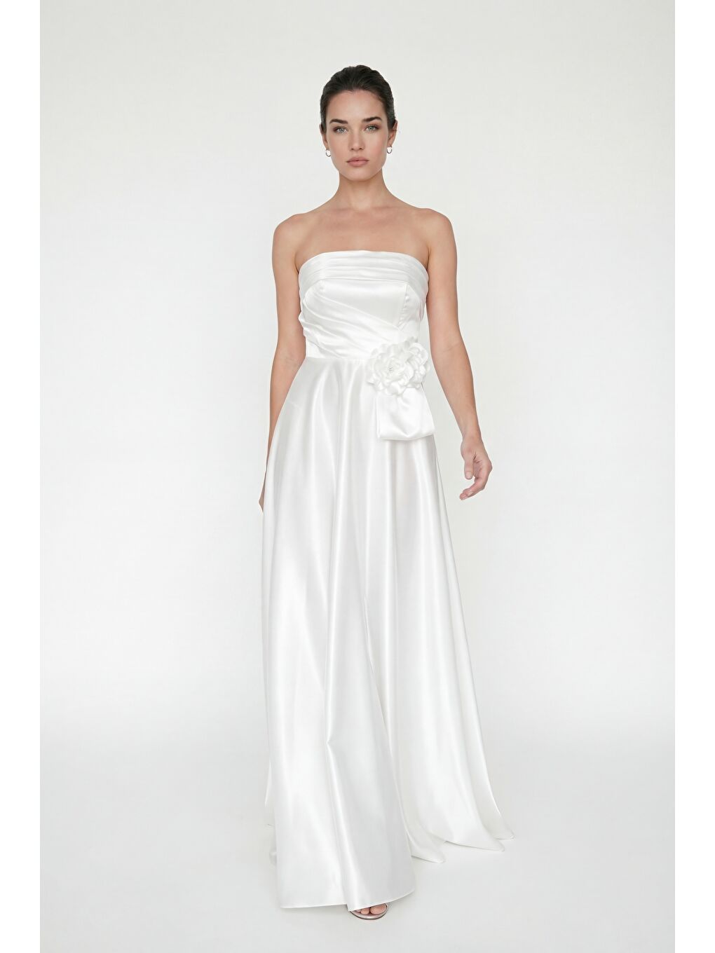 Kadın Beyaz Straplez Yaka Çiçek Detaylı Uzun Söz Nişan Nikah Abiye-1