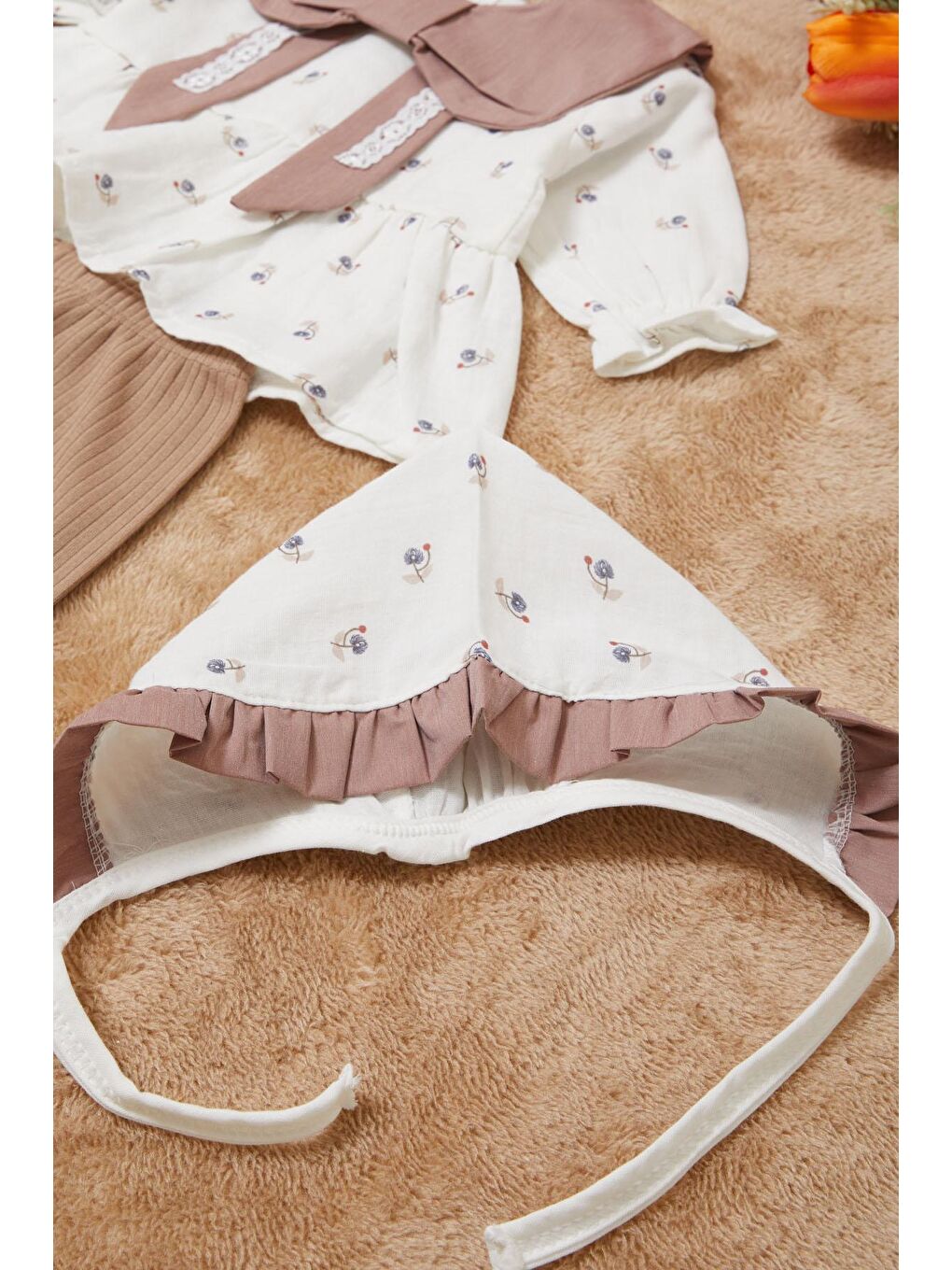 Kahverengi Kurdele Yakalı Desenli Kız Bebek Yenidoğan 3'lü Takım 17627-3
