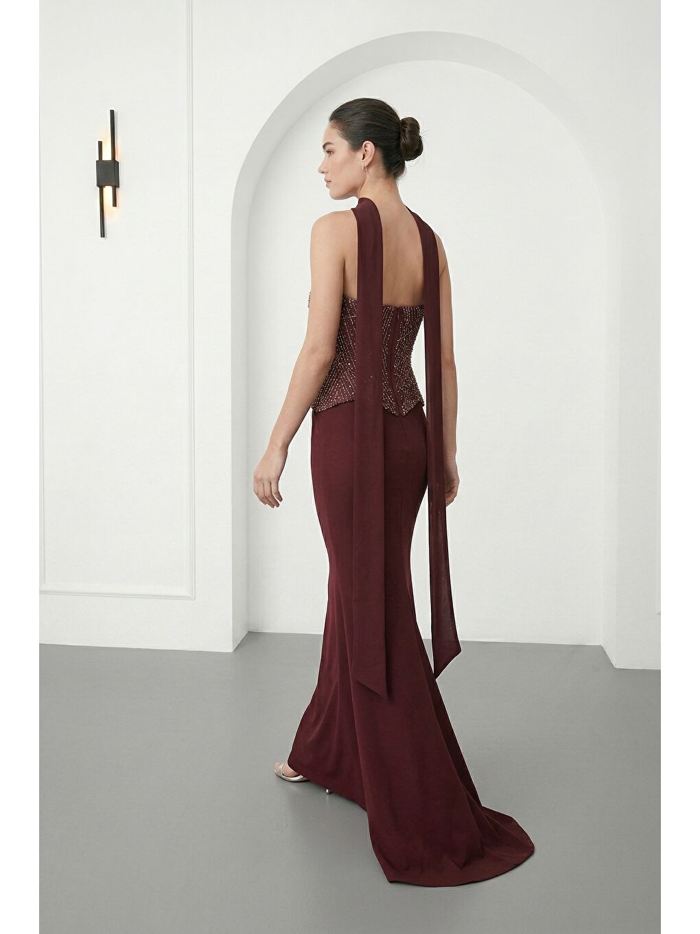 Kadın Bordo Dar Kalıp Straplez Taşlı Uzun Balık Abiye-5