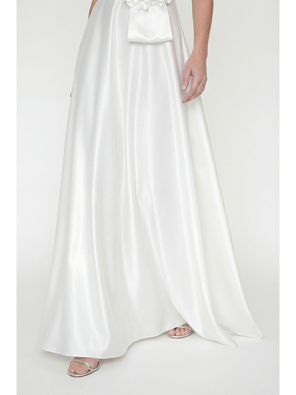 Kadın Beyaz Straplez Yaka Çiçek Detaylı Uzun Söz Nişan Nikah Abiye-2