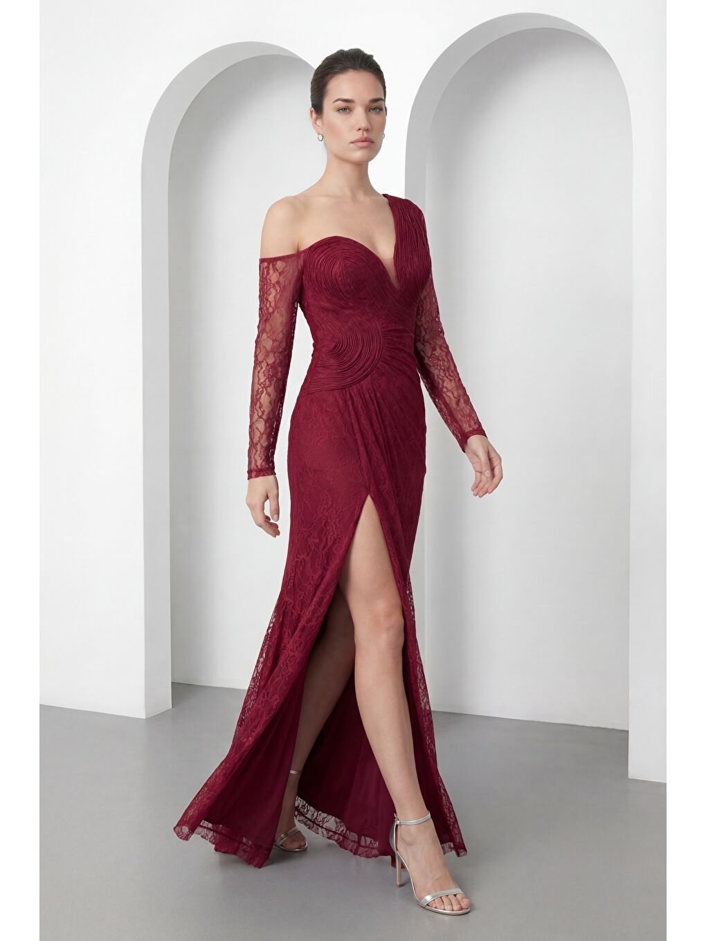 Kadın Bordo Göğüs Detaylı Uzun Dantel Abiye Elbise