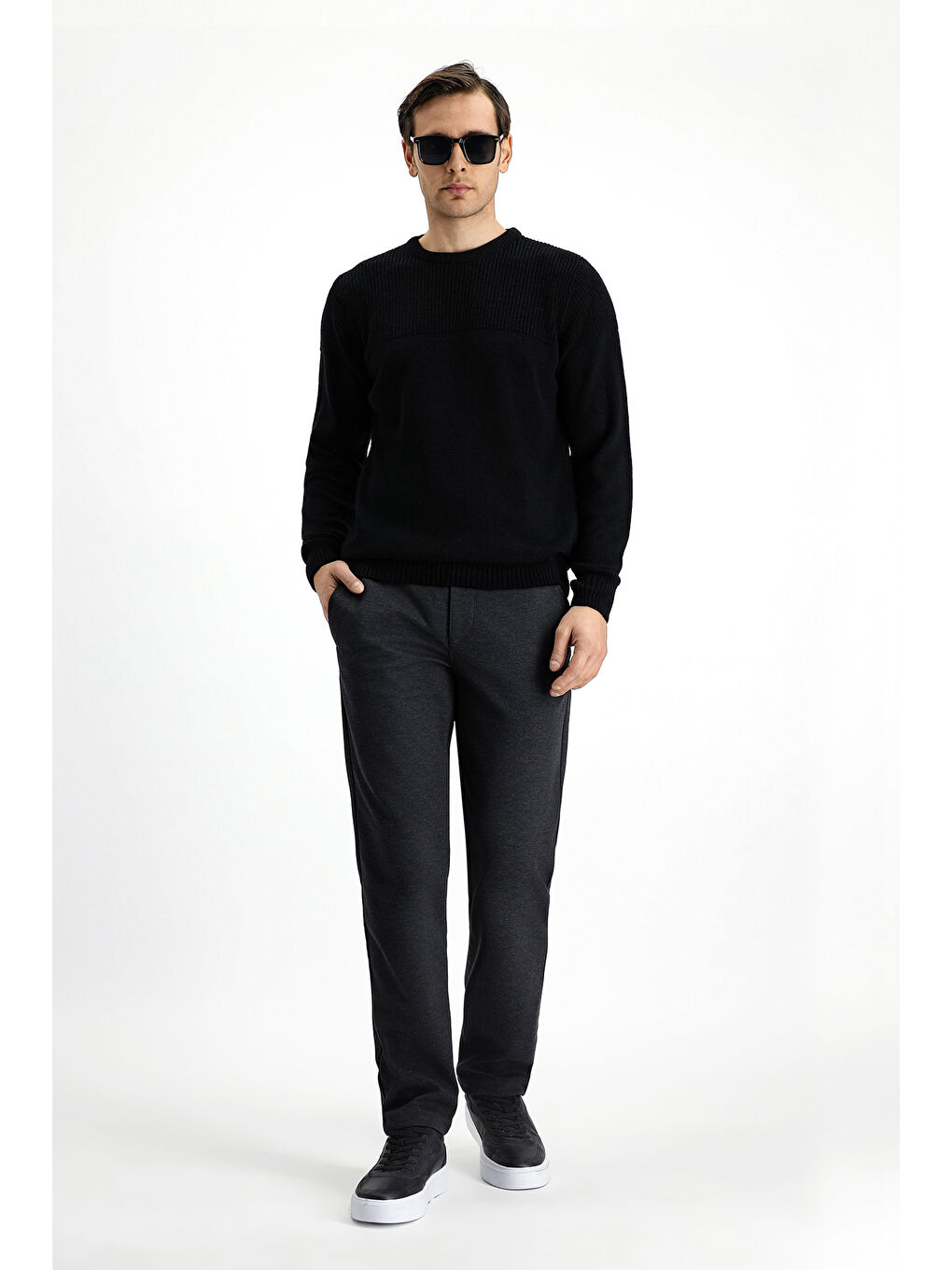 Siyah Bisiklet Yaka Regular Fit Desenli Triko Büyük Beden Kazak-1