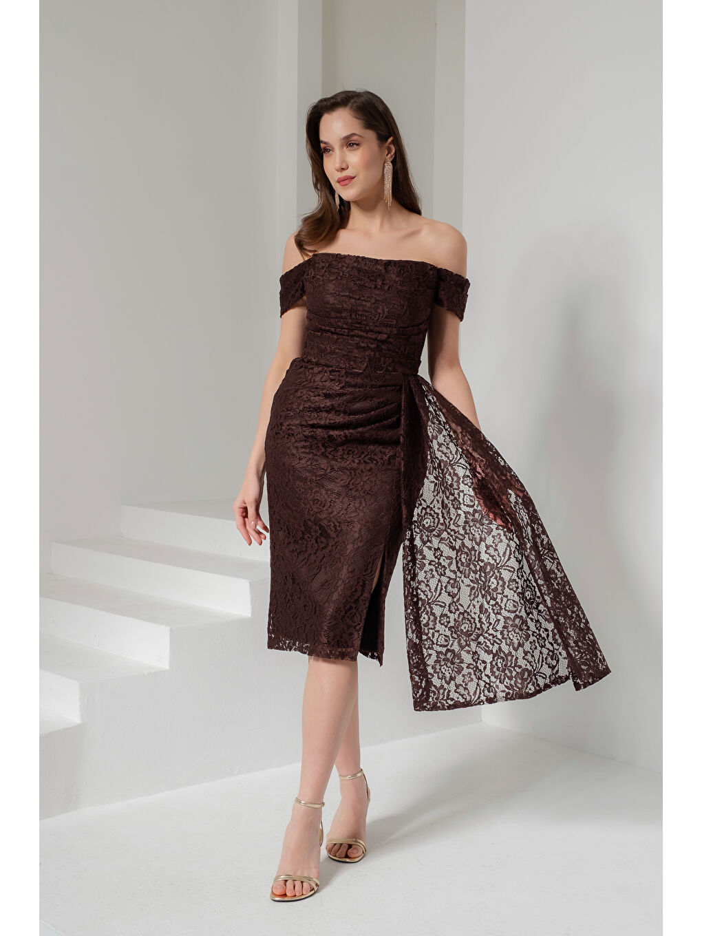 Kadın Kahverengi Kayık Yaka Dantelli Midi Abiye Elbise