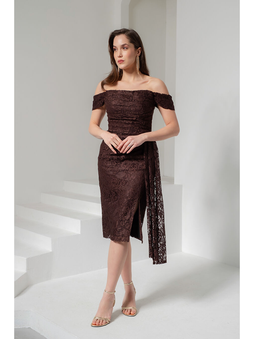 Kadın Kahverengi Kayık Yaka Dantelli Midi Abiye Elbise-1