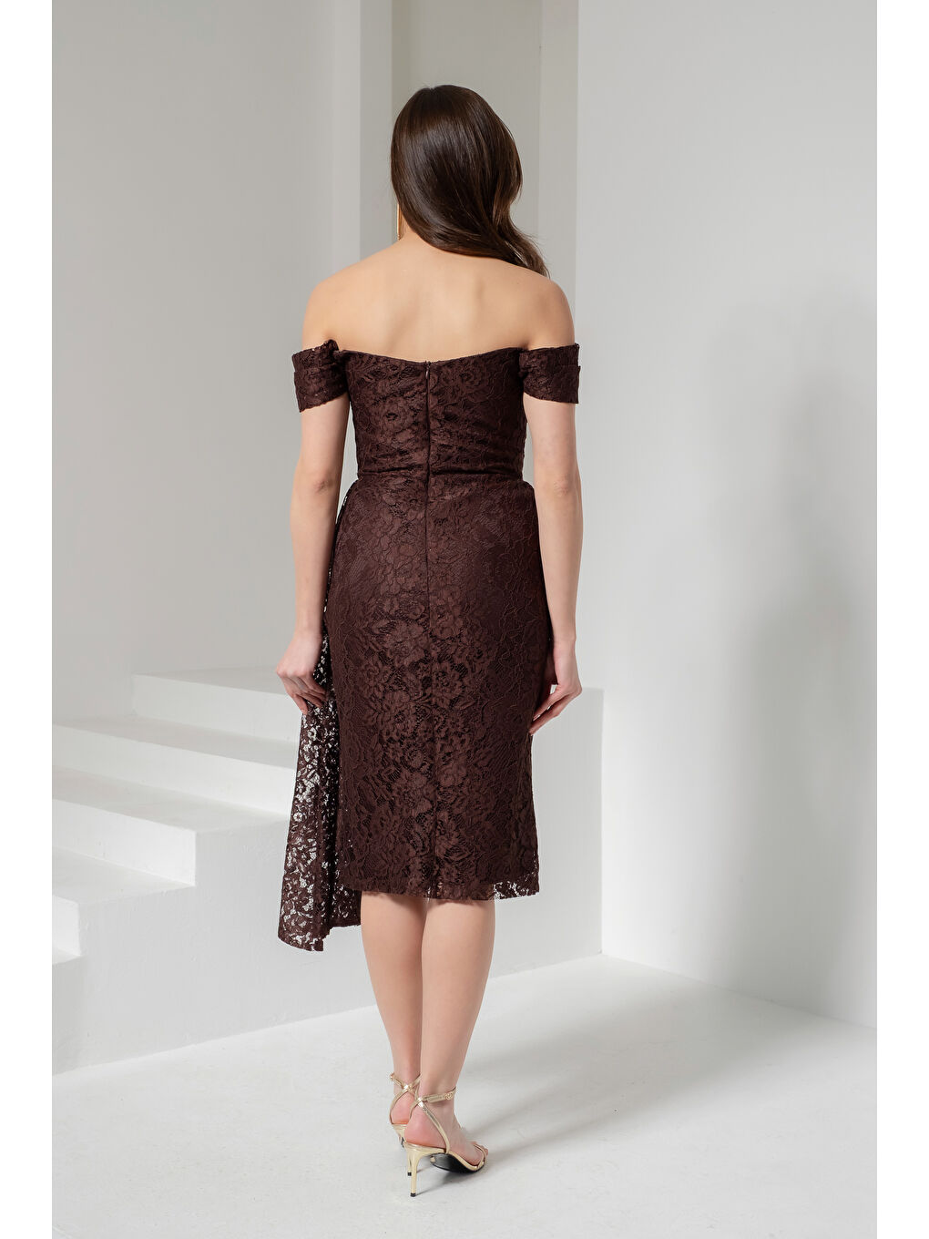 Kadın Kahverengi Kayık Yaka Dantelli Midi Abiye Elbise-5