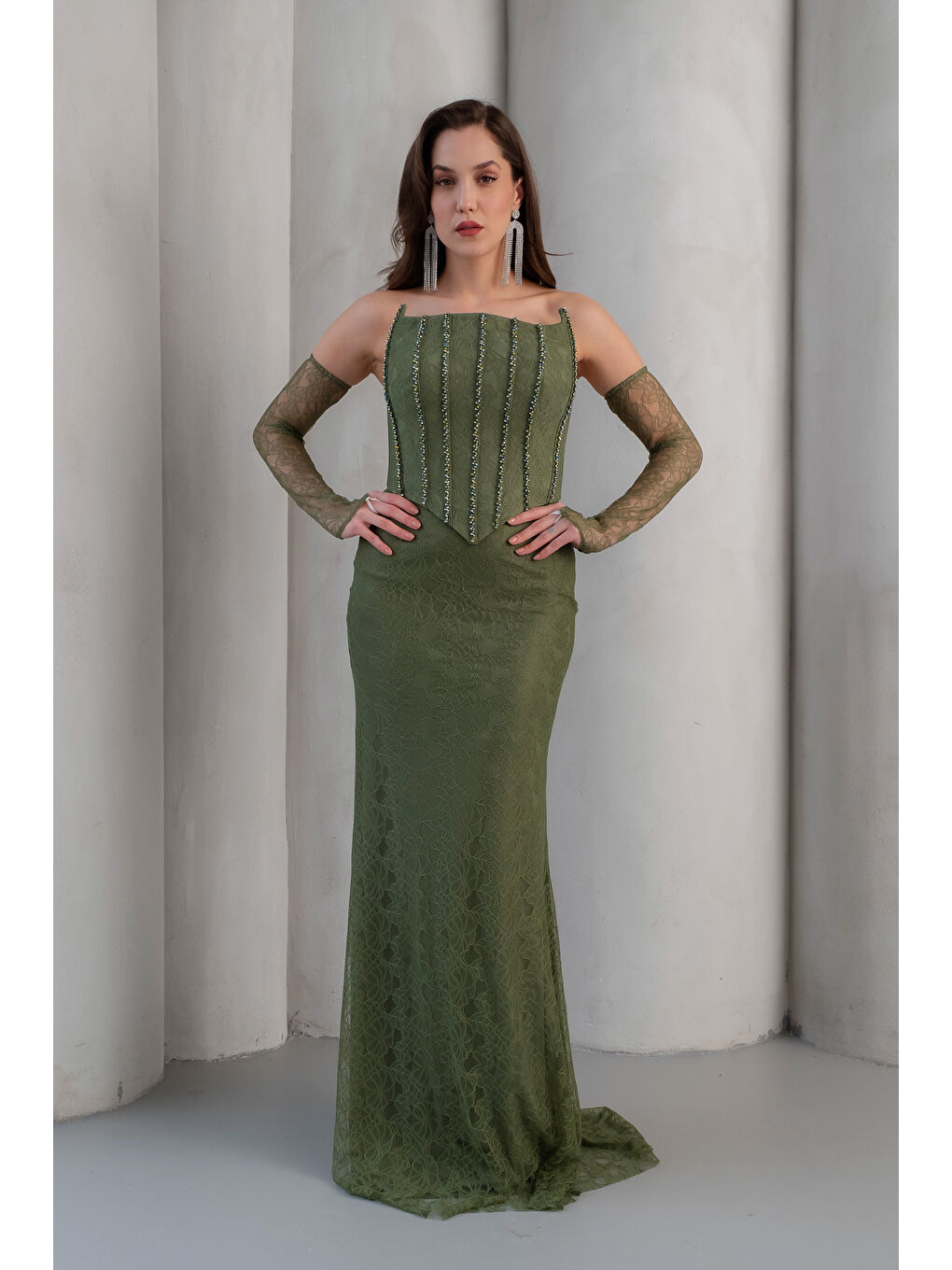 Kadın Haki Straplez Yaka Taşlı Dantel Detay Uzun Abiye Elbise-1