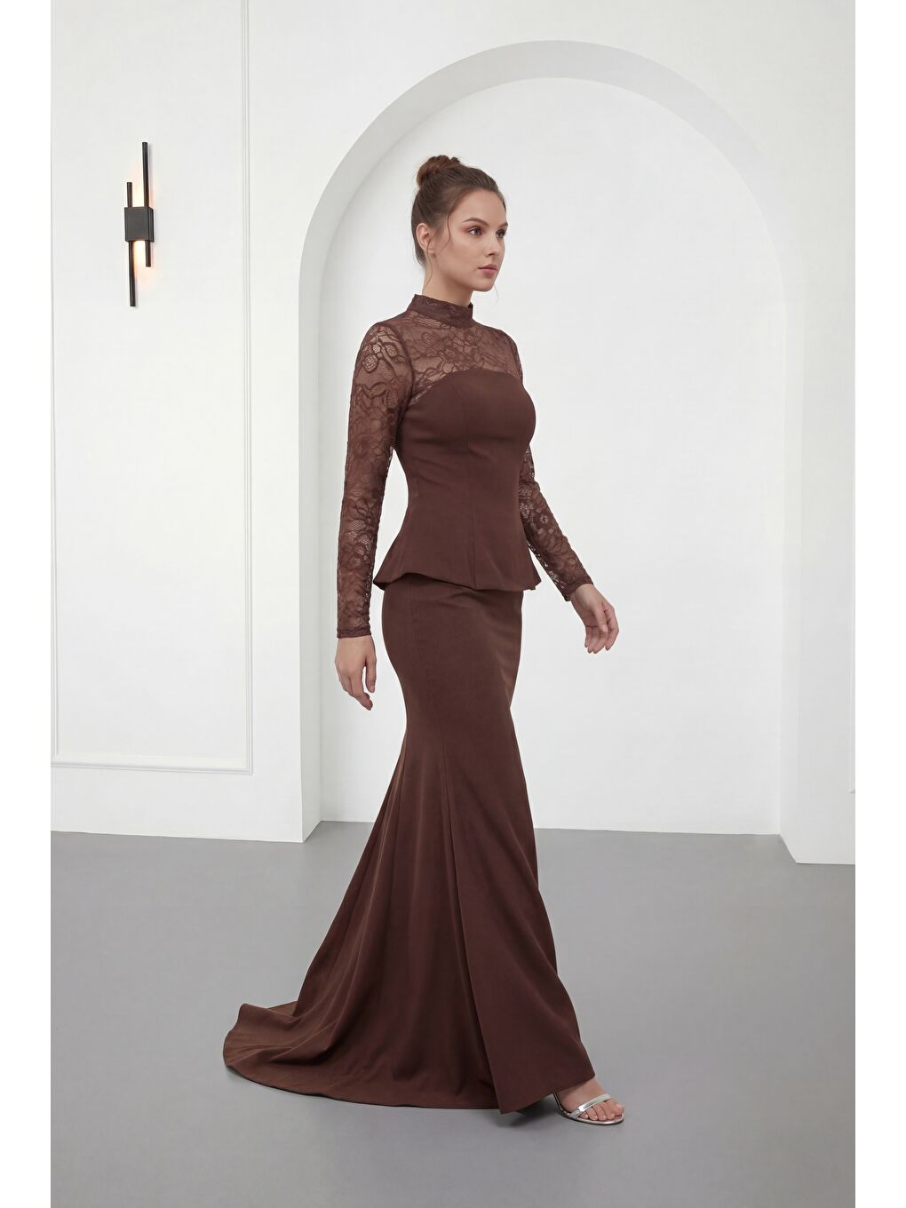 Kadın Kahverengi Dantel Detay Uzun Balık Abiye Elbise-1
