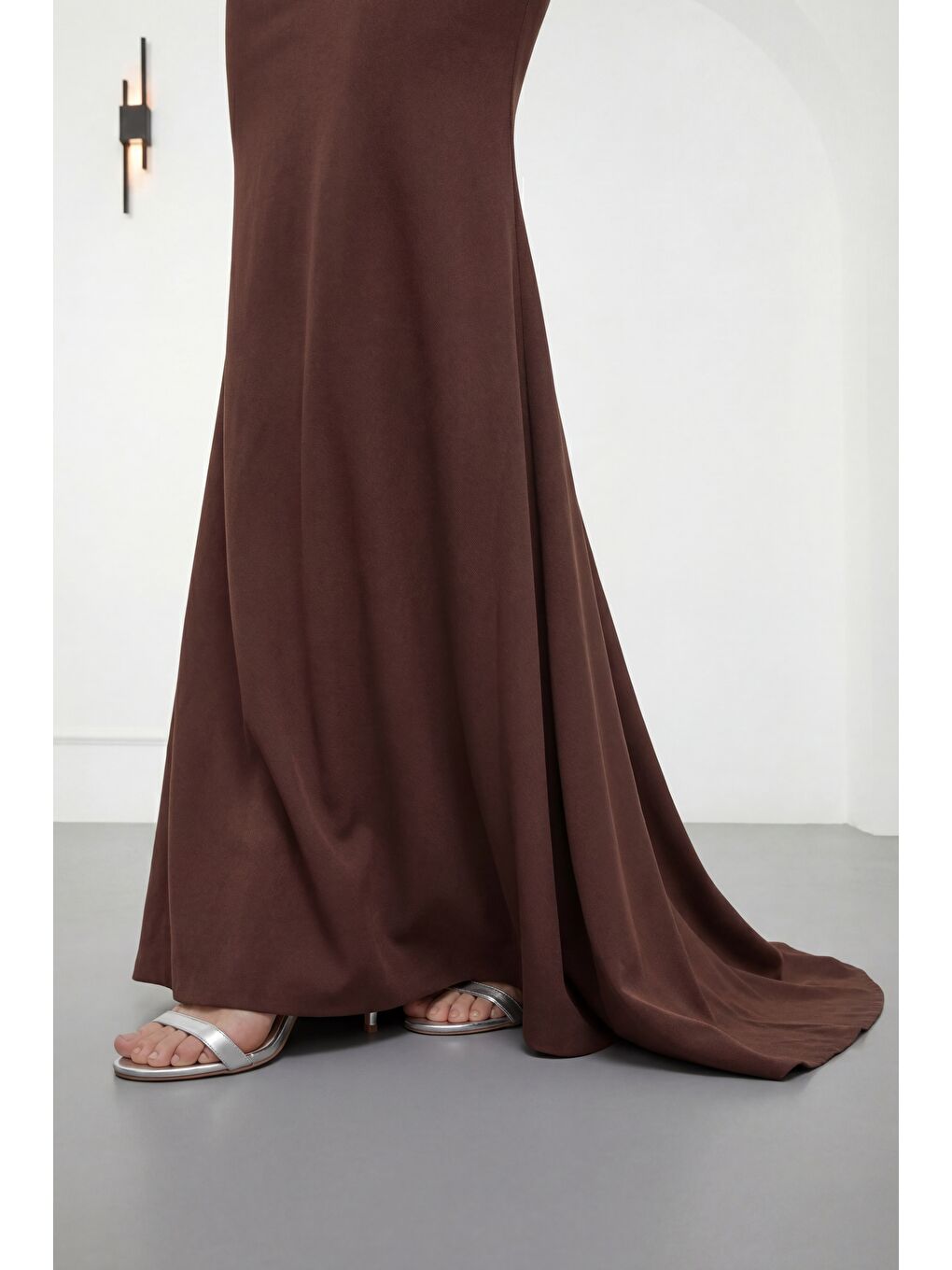 Kadın Kahverengi Dantel Detay Uzun Balık Abiye Elbise-3