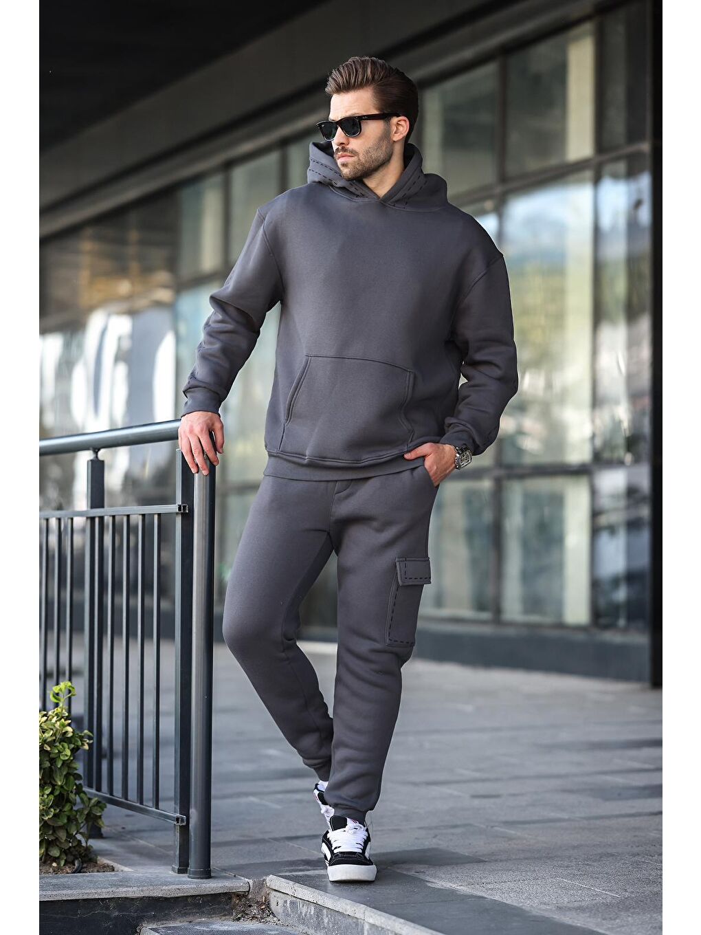 Gri Füme Erkek Kapüşonlu Paçası Lastikli Eşofman Takımı 5957-5