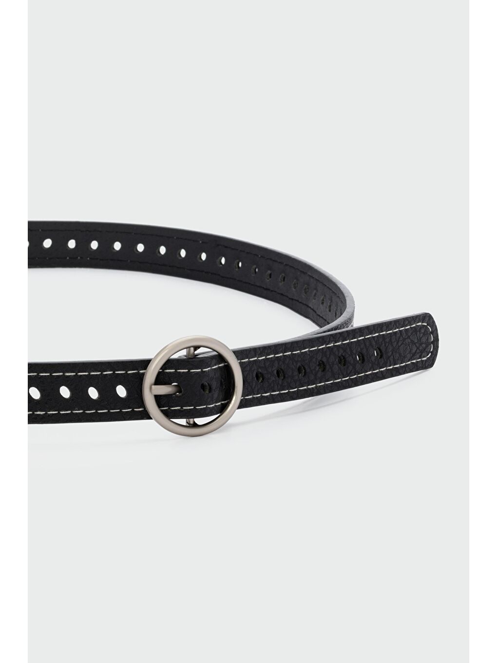 Yuvarlak Tokalı Delikli Suni Deri Kemer Siyah-1