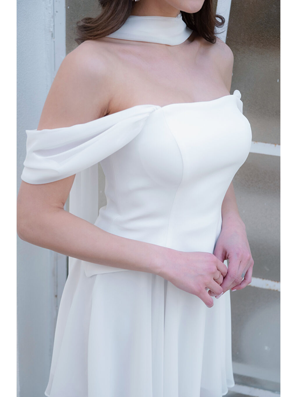 Kadın Beyaz Şal Detay Mini Şifon Mezuniyet Abiye Elbise-4