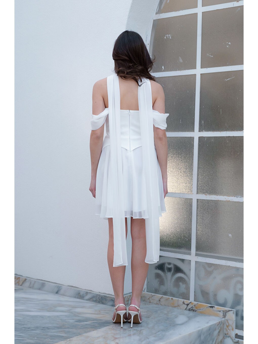 Kadın Beyaz Şal Detay Mini Şifon Mezuniyet Abiye Elbise-5