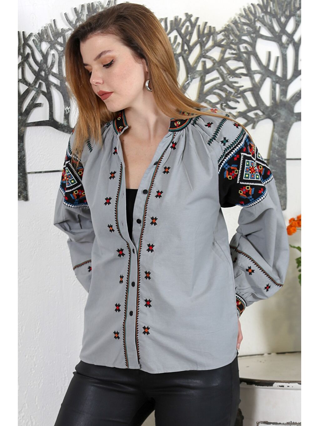Chiccy Gri Alttan Britli Yaka Uzun Kol Düğmeli Yaka Ve Kol Nakışlı Dokuma Casual Ceket