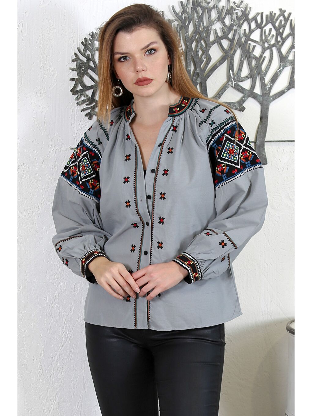 Chiccy Gri Alttan Britli Yaka Uzun Kol Düğmeli Yaka Ve Kol Nakışlı Dokuma Casual Ceket - 1
