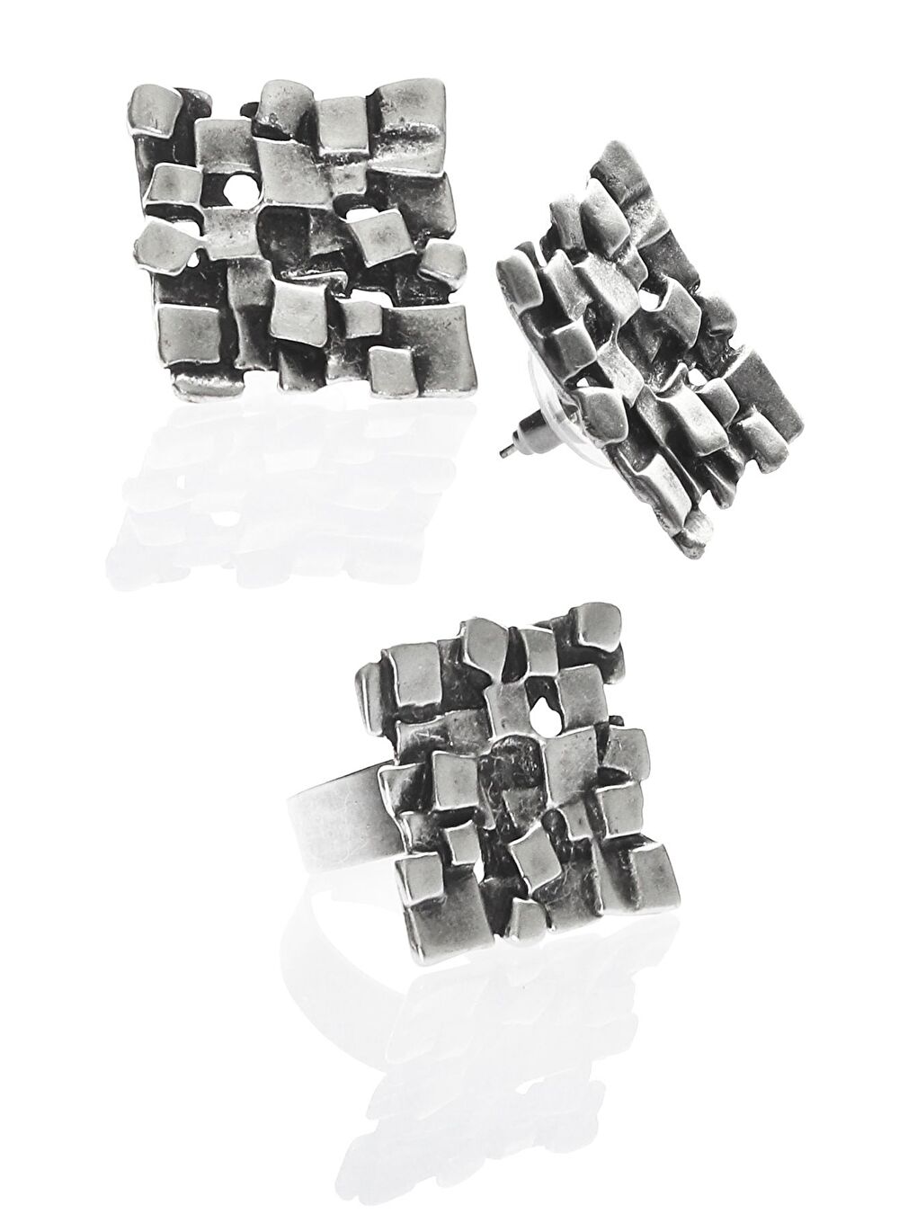 Gri Kadın Antik Gümüş Kaplama Geometrik Formlu Kabartma Dokulu Çivili Model Küpe & Yüzük Seti