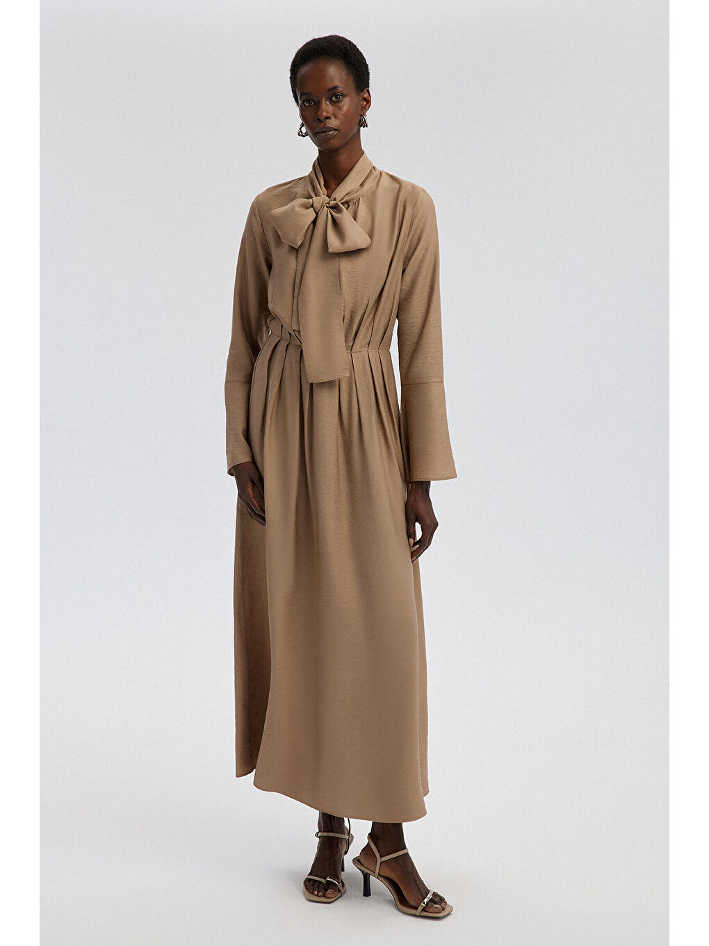 Bej Doğal Dokulu Pileli Elbise-1