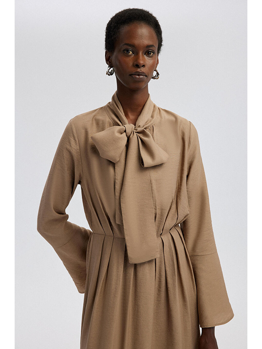 Bej Doğal Dokulu Pileli Elbise-2