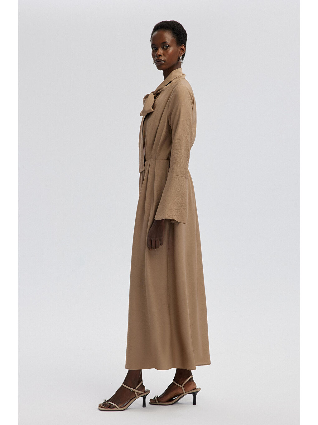 Bej Doğal Dokulu Pileli Elbise-3